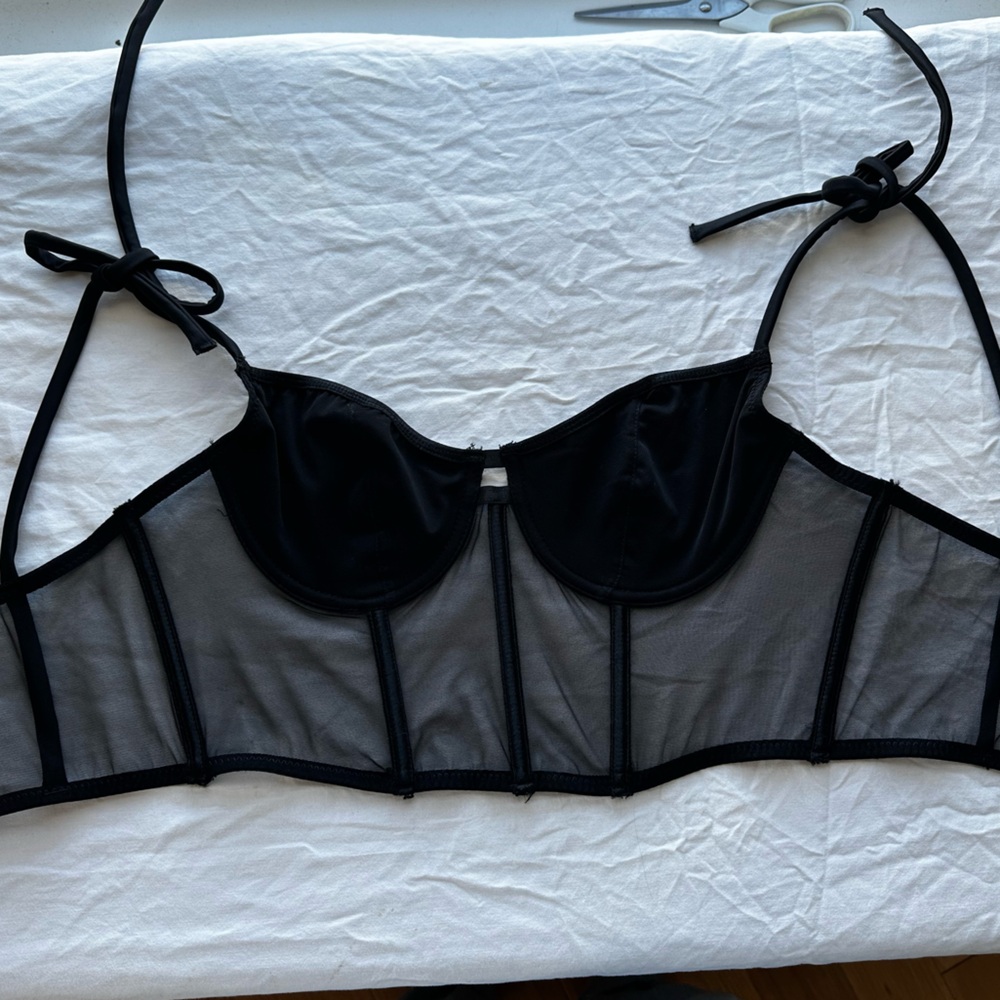 Tie shoulder corset